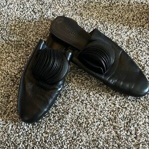 Mercedes Castillo mules